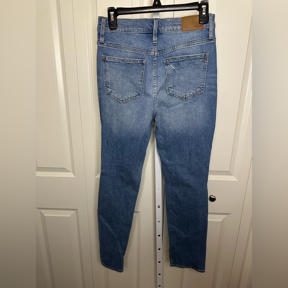 Stylish Blue Distressed Women's Jeans‎ - Picture 3 of 4